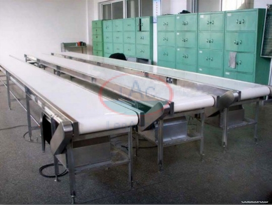 Băng tải PU trắng dán bèo gân